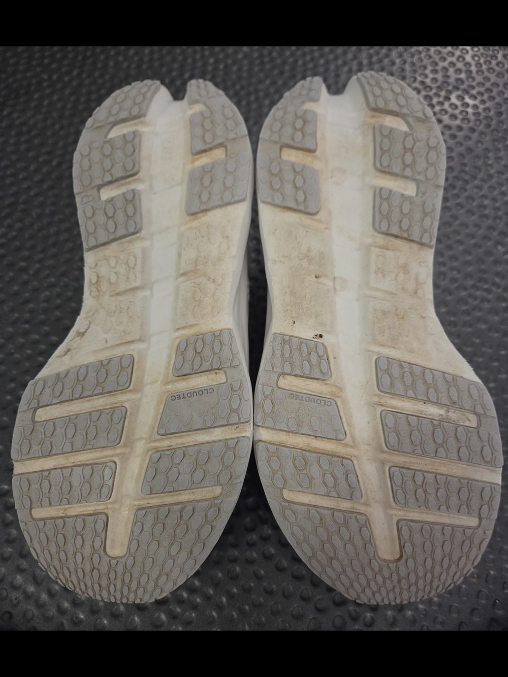 On Running Women's Sneakers in White/Cream - Picture 7 of 7